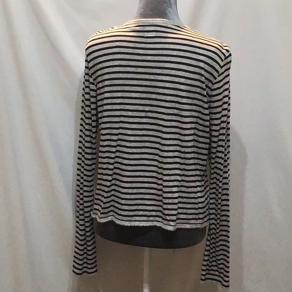 💕NWOT💕 JCP gray & black striped handkerchief front cardigan size large - Picture 3 of 6